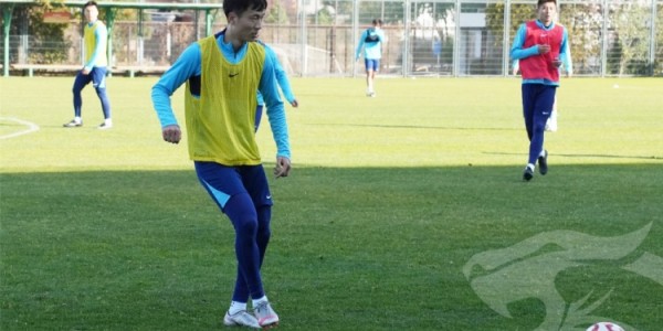 滇池湖畔，武汉三镇一线队与B队的2026赛季昆明冬训正式开练