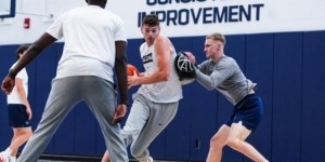 下赛季开拓者首发中锋？克林根回母校康涅狄格大学训练