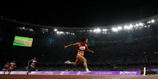 中国短跑喜迎丰收夜 包揽男女百米接力亚运金牌