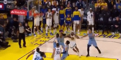 开云官网入口-水平稀烂or极致控场？勇熊一战被离谱吹罚抢戏