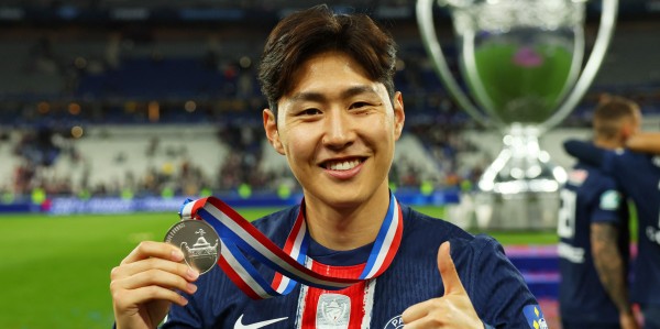 队报：多支英超队、那不勒斯有意李刚仁，有高额报价巴黎会放人