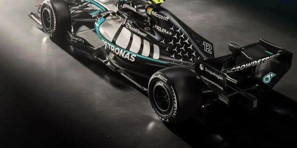 开云官网入口-梅赛德斯的新衣 W17赛车涂装发布