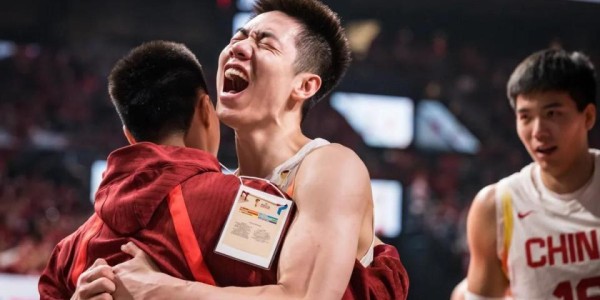 开云娱乐中心-落后11分完成逆转！中国男篮两连胜，掌握主动权，首支出线队诞生