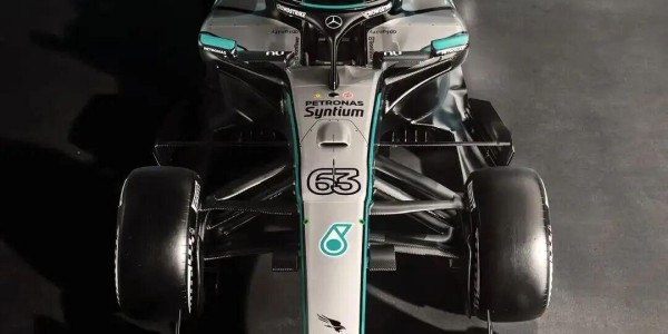 开云官网入口-梅赛德斯的新衣 W17赛车涂装发布