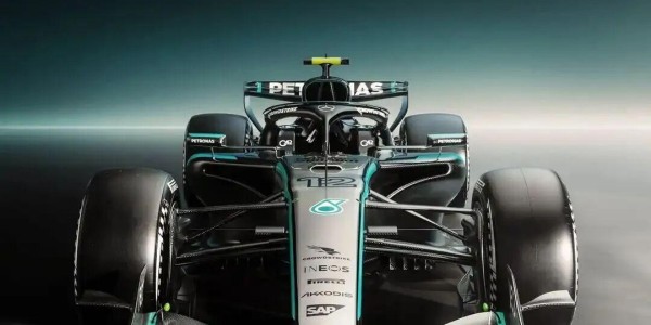 开云官网入口-梅赛德斯的新衣 W17赛车涂装发布