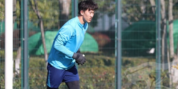 滇池湖畔，武汉三镇一线队与B队的2026赛季昆明冬训正式开练