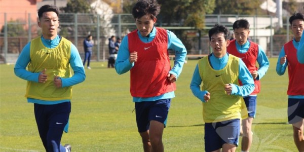 滇池湖畔，武汉三镇一线队与B队的2026赛季昆明冬训正式开练